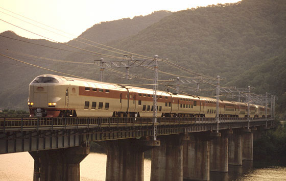 Японский поезд Sunrise Izumo/Seto