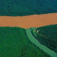 Слияние реки Уругвай и ее притока. Провинция Мисьонес, Аргентина