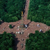 Love Parade в парке Тиргартен. Берлин