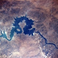 Озеро Кадисия на реке Евфрат, своим рождением обязано плотине Хадитха