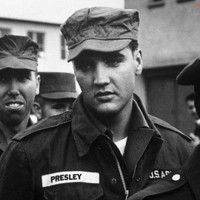 Элвис Пресли во время службы в армии.