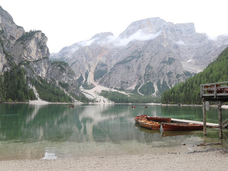 Фото: Озеро Брайес (Lago di Braies) - Доломитовые Альпы, Италия