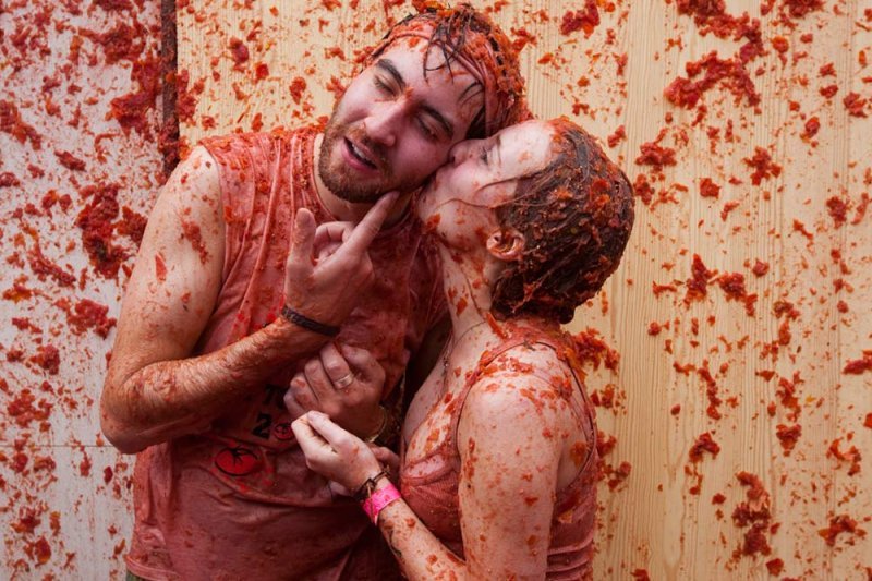 Томатина (La Tomatina) — битва томатов (La Batallа del Tomate)