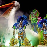 Танцоры на карнавале в Сан-Паулу. (Andre Penner/Associated Press)