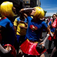 Участники карнавала в прикольных костюмах в Рио. (Victor R. Caivano/Associated Press)