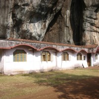 Храм под горой Bhairaveshwara