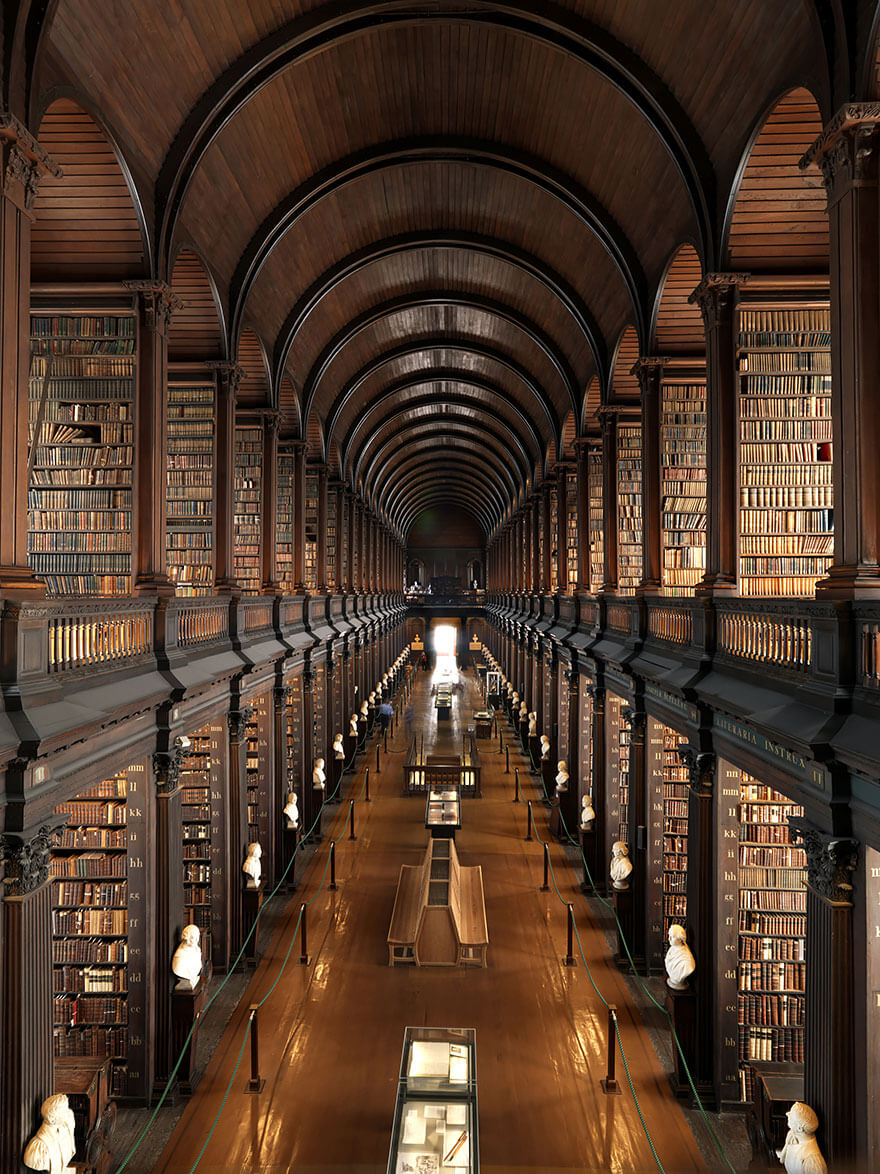 Фото: Библиотека Колледжа Королевы Елизаветы Святой и Нераздельной Троицы (Дублин, Ирландия)