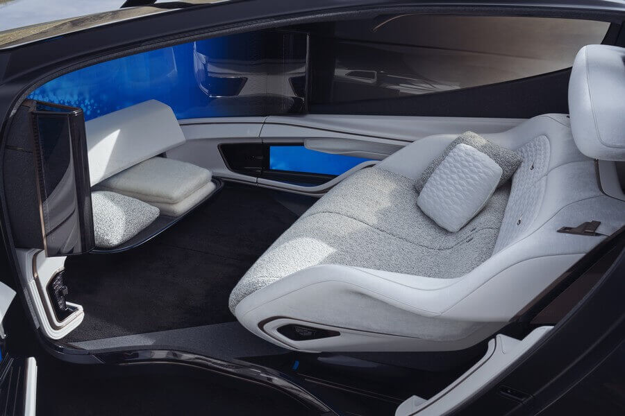 Фото: Cadillac InnerSpace - автомобиль с диваном