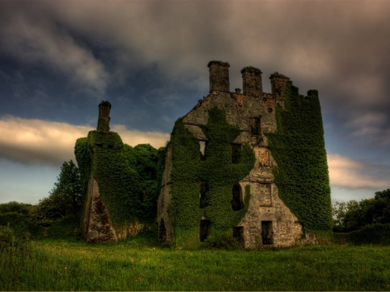 Заброшенный замок Menlo в Ирландии